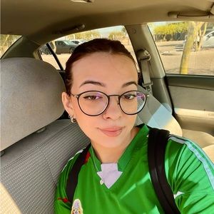 Meet your Posher, Natalie